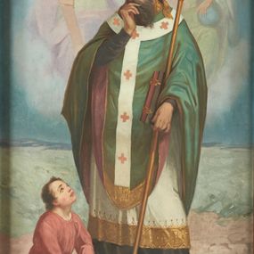 Zdjęcie nr 1: Obraz w formie stojącego prostokąta z przedstawieniem św. Augustyna i dziecka na plaży. W centrum święty ukazany w całej postaci, zwrócony w trzech czwartych w prawo, w kontrapoście. Lewą ręką przytrzymuje pastorał oparty na ramieniu oraz księgę, prawą ugiętą dotyka ust. Twarz ma pociągłą, o migdałowatych oczach, dużym, garbatym nosie, okoloną długą, ciemną brodą. Ubrany jest w czarną sutannę, białą rokietę, wykończoną dekoracyjnym pasem malowanym na złoto, zielony ornat, lamowany malowanym na złoto pasem, z bordową podszewką. Na piersi ma biały paliusz, na głowie białą infułę z krzyżem. Przed świętym, na ziemi klęczy dziecko, zwrócone w trzech czwartych w lewo, z głową uniesioną w górę i opuszczonymi w dół rękami, z których w prawej trzyma naczynie, przelewając wodę do wykopanego w piasku dołka. Dziecko ma pełną twarz, o dużych oczach skierowanych w górę, małym nosie i pełnych ustach, okolone brązowymi, krótkimi włosami. Ubrane jest w różową tunikę przepasaną w talii. Postacie ukazane na plaży, z widocznym w oddali morzem, na tle nieba delikatnie zarysowane postacie Trójcy Świętej, z tronującymi Chrystusem i Bogiem Ojcem oraz gołębicą Ducha Świętego unoszącą się nad nimi. W dolnym prawym rogu obrazu, na tle roślinności sygnatura „pinx(it) / Maryan Szczurowski / 1910”.