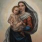 Zdjęcie nr 1: Obraz w kształcie stojącego prostokąta, zamknięty półkoliście z przedstawieniem Matki Boskiej z Dzieciątkiem. W centrum kompozycji ukazana Maria w postawie stojącej na dużym, zielonym globie ziemskim, w kontrapoście, z lewą nogą ugiętą w kolanie i z Dzieciątkiem Jezus na prawym ręku. Twarz podłużna z długim nosem, drobnymi ustami i wzrokiem wpatrzonym wprost na widza. Pod welonem widoczne długie i ciemnobrązowe włosy z przedziałkiem pośrodku. Ubrana jest w niebieską szatę spodnią z długimi rękawami, czerwoną suknię z rękawami podwiniętymi do łokci, niebieski płaszcz otulający ją od pasa w dół oraz długi, biały welon z jednym końcem rozwianym z lewej strony obrazu. Dzieciątko zwrócone jest trzy czwarte w lewo, z prawą nóżką ugiętą w kolanie i założoną na lewą i z głową przytuloną do Matki Boskiej. Twarz o rysach dziecięcych, pulchnych policzkach z ciemnymi oczami o smutnym wyrazie, okolona krótkimi i kędzierzawymi włosami. W dolnej części kompozycji szaro-różowe obłoki, powyżej różowe niebo, a w górnej części jasnoniebieskie. Wokół Dzieciątka i Matki Boskiej duża świetlista aureola. Rama drewniana, profilowana i złocona.