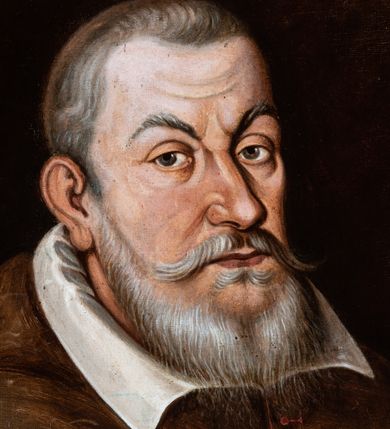 Zdjęcie nr 2: Obraz ukazuje biskupa w mucecie z białym kołnierzem, do pasa, w trzech czwartych. W lewym górnym rogu godło herbu Grabie ze skrzyżowanym mieczem, pastorałem, infułą i krzyżem z literami A(NDREAS) L(IPSKI) E(PISCOPUS) C(RACOVIENSIS) I datą 1631. 