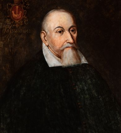 Zdjęcie nr 1: Biskup ukazany do pasa, w trzech czwartych, zwrócony w lewo. Ubrany w ciemny mucet z białym kołnierzem. W lewym górnym narożu owalna tarcza pod infułą z godłem herbu Korab. Tarcza otoczona labrami z pastorałem. Wokół niej litery I(ACOBUS) Z(ADZIK) / E(PISCOPUS) C(RACOVIENSIS), a u dołu daty "AB 1536 AD 1642”. Na odwrociu napis: „KOPIA / Z KOŚCIOŁA / x.x. FRANCISZKANÓW / W KRAKOWIE / R. 1882./L.L.”.