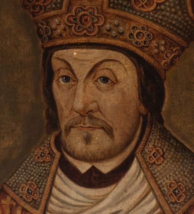 Zdjęcie nr 2: Biskup zwrócony jest trzy czwarte w prawo z prawą ręką, w której trzyma otwartą księgę; a w lewej dzierży pastorał. Twarz szeroka, oczy wąskie i migdałowe, nos szeroki, wyraźne i półkoliste łuki brwiowe, delikatny zarost. Biskup ubrany jest albę, złoty ornat, humerał, infułę. Tło jednolite, szaro-brązowe. W lewym, górnym narożu obrazu tarcza ujęta labrami i infułą z godłem herbu Nowina oraz literami „P[ILIPUS] P[ADNIEWSKI] / E(PISCOPUS) C(RACOVIENSIS)”. Na odwrociu napis: „KOPIA / Z KOŚCIOŁA / X.X. FRANCISZKANÓW / W KRAKOWIE / R. 1883. / L. L.” oraz karteczka z napisem: „ZE ZBIORÓW / KARD. ALBINA / DUNAJEWSKIEGO”. Rama drewniana i profilowana. 