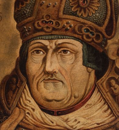 Zdjęcie nr 3: Biskup zwrócony jest trzy czwarte w prawo z prawą ręką wzniesioną w geście błogosławieństwa, w lewej trzyma pastorał w formie krzyża. Twarz szeroka i pokryta licznymi zmarszczkami, oczy wąskie, nos długi i orli. Biskup ubrany jest albę, ornat, humerał, infułę oraz złote rękawice, na szyi na zawieszony krzyż pektoralny. Tło jednolite, jasnobrązowe. W lewym, górnym narożu obrazu tarcza ujęta labrami i zwieńczona infułą z godłem herbu Sulima oraz literami „P[ETRUS] G[AMRAT] / E(PISCOPUS) C(RACOVIENSIS)” i daty „1538-1545”. Na odwrociu napis: „KOPIA / Z KOŚCIOŁA / X.X. FRANCISZKANÓW / W KRAKOWIE / R. 1882. / L. L.” oraz karteczka z napisem: „ZE ZBIORÓW / KARD. ALBINA / DUNAJEWSKIEGO”. Rama drewniana i profilowana. 