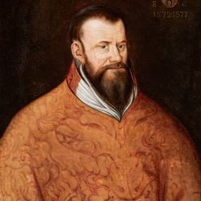 Zdjęcie nr 1: Biskup ukazany w trzech czwartych, do pasa, we wzorzystej sukni z białym kołnierzem. W prawym, górnym narożu  Owalna tarcza pod kapeluszem z godłem herbu Ślepowron, z mitrą, infułą, mieczem i pastorałem oraz literami  F(RANCISZEK) K(RASIŃSKI) / E(PISCOPUS) C(RACOVIENSIS) oraz daty 1572.1577”. Na odwrocie napis „KOPIA / Z KOŚCIOŁA / X.X. FRANCISZKANÓW / W KRAKOWIE / R. 1882 L. L.”. 