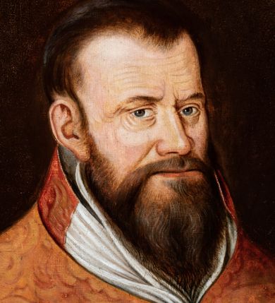 Zdjęcie nr 2: Biskup ukazany w trzech czwartych, do pasa, we wzorzystej sukni z białym kołnierzem. W prawym, górnym narożu  Owalna tarcza pod kapeluszem z godłem herbu Ślepowron, z mitrą, infułą, mieczem i pastorałem oraz literami  F(RANCISZEK) K(RASIŃSKI) / E(PISCOPUS) C(RACOVIENSIS) oraz daty 1572.1577”. Na odwrocie napis „KOPIA / Z KOŚCIOŁA / X.X. FRANCISZKANÓW / W KRAKOWIE / R. 1882 L. L.”. 