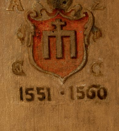 Zdjęcie nr 3: Biskup ukazany niemal frontalnie, z głową zwróconą lekko w prawo, ubrany w dalmatykę i infułę na głowie, z pastorałem przy opartym na lewym ramieniu. W lewym, górnym narożu obrazu tarcza ujeta labrami i zwieńczona infułą z godłem herbu Radwan oraz literami 
A(NDREAS) Z(EBRZYDOWSKI) / E(PISCOPUS) C(RACOVIENSIS) Ii daty 1551-1560”. Na odwrociu napis: „KOPIA / Z KOŚCIOŁA / X.X. FRANCISZKANÓW / W KRAKOWIE / R 1883. / L. L.”.