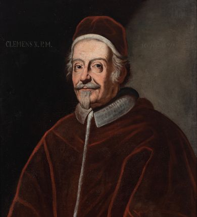 Zdjęcie nr 1: Obraz w kształcie stojącego prostokąta z postacią papieża ukazanego w trzech czwartych, do pasa, ubranego w mucet i camaro na głowie. W górnej części obrazu napisy, po lewej: „CLEMENS X. P[ONTIFEX] M[AXIMUS]”, po prawej: „1670-1676”. 