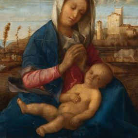 Zdjęcie nr 1: Obraz w kształcie leżącego prostokąta z przedstawieniem adoracji Dzieciątka. W centrum siedząca postać Marii zwrócona trzy czwarte w lewo, delikatnie pochylona z rękami złożonymi w geście modlitwy. Na jej kolanach leży śpiące Dzieciątko. Maria o delikatnych rysach: owalnej twarzy, długim nosie, drobnych ustach i przymkniętych oczach. Na głowie ma biały welon przykrywający jej włosy. Ubrana jest w różową suknię oraz silnie udrapowany niebieski płaszcz. Dzieciątko nagie o pełnej twarzy, małym nosie i ustach oraz zamkniętych oczach. W tle pejzaż wiejski z rolnikiem odpoczywającym przy wypasie bydła. Dalej, po prawej stronie obrazu miasto, otoczone wysokim murem z basztami, położone na wzgórzu. Tło utrzymane w brunatnej tonacji. Niebo jasnobłękitne z białymi, strzępiastymi chmurami. Rama złocona, profilowana, dekorowana dwoma pasami kimationu. Na płótnie znak seryjnego wyrobu płótna, w którym mieści się znak firmy WINSOR &amp; NEWTON’S z Londynu.