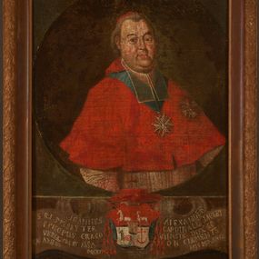 Zdjęcie nr 1: Obraz w kształcie stojącego prostokąta, w drewnianej, profilowanej ramie. Płótno podzielone na dwie strefy – górną z portretem w owalnym polu i dolną z inskrypcją i herbem. Biskup ukazany do pasa, w trzech czwartych w lewo, z głową ukazaną niemal frontalnie. Jego twarz jest owalna, z silnie wyeksponowanym podbródkiem, pełnymi policzkami, otwartymi oczami, drobnymi ustami, wysokim czołem z zakolami i zaczesanymi do tyłu włosami odkrywającymi prawe ucho. Ubrany jest w białą albę i czerwony mucet z kapturkiem i befkami. Na piersi wisi order Orła Białego, a obok na lewym ramieniu przypięta gwiazda orderowa. W dolnej części złożony, pięciopolowy herb biskupi pod kapeluszem kardynalskim i inskrypcja: „IOANNES ALEXANDER / S[ACRAE] R(OMANAE) E(CCLESIAE) PRESBYTER / CARDINALIS LIPSKI EPI[S]COPUS CRACO/VIENSIS DUX SE/VERIAE CREA[TUS] A S[ANCTAE] S[EDE] A[POSTOLICA] / ON CLEMENT[I]S PAPA XII DI[E] [...] DECEM/BRIS MDCXXVII”.  Na odwrociu napis: Jan Aleksander Lipski kardynał i biskup krakowski.