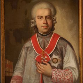 Zdjęcie nr 1: Obraz w kształcie stojącego prostokąta, w drewnianej ramie. Biskup ukazany frontalnie, do pasa, w białej rokiecie podbitej czerwonym aksamitem na rękawach i szarej kamizelce. Jego twarz jest podłużna, oczy wąskie, nos zgrubiony na końcu a usta pełne, zamknięte; na głowie peruka z lokami po bokach. Na piersi zawieszony krzyż pektoralny i czerwona szarfa z białą obwolutą z orderem i gwiazdą św. Stanisława. W tle fragment półki z książkami. Po lewej stronie napis: "Joseph Olechowski / Ep(isco)p(us) Uranopolit(anensis) Suffragan(es) / Archidiac(onus) et aliquoties Admi/str(ator) Dioecesis Cracivien(sis)". Z tyłu na ramie napis: " Ze zbiorów pana Jenerała Dąbrowskiego / Dar Pana Mańkowskiego z Winnogóry 1912".
