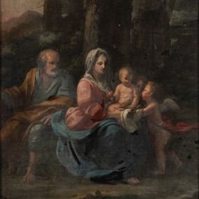 Zdjęcie nr 1: Obraz w formie wydłużonego, stojącego prostokąta. Na pierwszym planie siedzą św. Józef oraz Maria z Dzieciątkiem, któremu podają owoce dwa putta. Matka Boska zwrócona w trzech czwartych w lewo, obiema rękami przytrzymuje Dzieciątko siedzące na jej kolanach. Twarz ma owalną, o wąskich oczach, prostym nosie i pełnych ustach, okoloną brązowymi włosami schowanymi pod welonem. Ubrana jest w różową suknię z bufiastymi rękawami oraz niebieski płaszcz zarzucony na kolana. Na głowie ma biały welon, zawinięty wokół szyi. Dzieciątko w pozycji siedzącej, ukazane frontalnie, z pochyloną głową skierowaną w lewo. W prawej uniesionej ręce ma jabłko, lewą przytrzymuje owoce winogron i jabłka na kolanach. Twarz ma pociągłą, o pełnych policzkach, wąskich oczach, małych nosie i ustach; okoloną jasnymi włosami. Dzieciątko jest nagie, z wstążką zawiązaną w pasie. Po jego lewej putto zwrócone profilem w prawo, z wyciągniętymi ku niemu rękami, podaje mu na białej tkaninie owoce. Przepasane jest diagonalnie wstęgą z czerwonym płaszczem. Za Dzieciątkiem widoczna głowa drugiego aniołka. Za Marią siedzi św. Józef zwrócony w trzech czwartych lewo, z głową skierowaną w prawo. Twarz ma pociągłą, o starczych rysach, wąskich oczach i krótkim nosie, okoloną siwymi brodą i włosami z łysiną. Ubrany jest w jasnoniebieską tunikę i jasnobrązowy płaszcz zarzucony na prawe ramię i kolana. Postacie ukazane na tle gęstego lasu, z widocznym w oddali pejzażem górskim. Obraz ujęty profilowaną i złoconą ramą. Na odwrocie obrazu kartka: „ZE ZBIORÓW / KSIĘDZA Jana Kniazia z Kozielska / PUZYNY / KSIĘCIA BISKUPA KRAKOWSKIEGO / No 7”.