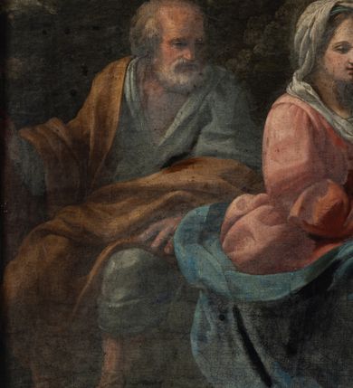 Zdjęcie nr 6: Obraz w formie wydłużonego, stojącego prostokąta. Na pierwszym planie siedzą św. Józef oraz Maria z Dzieciątkiem, któremu podają owoce dwa putta. Matka Boska zwrócona w trzech czwartych w lewo, obiema rękami przytrzymuje Dzieciątko siedzące na jej kolanach. Twarz ma owalną, o wąskich oczach, prostym nosie i pełnych ustach, okoloną brązowymi włosami schowanymi pod welonem. Ubrana jest w różową suknię z bufiastymi rękawami oraz niebieski płaszcz zarzucony na kolana. Na głowie ma biały welon, zawinięty wokół szyi. Dzieciątko w pozycji siedzącej, ukazane frontalnie, z pochyloną głową skierowaną w lewo. W prawej uniesionej ręce ma jabłko, lewą przytrzymuje owoce winogron i jabłka na kolanach. Twarz ma pociągłą, o pełnych policzkach, wąskich oczach, małych nosie i ustach; okoloną jasnymi włosami. Dzieciątko jest nagie, z wstążką zawiązaną w pasie. Po jego lewej putto zwrócone profilem w prawo, z wyciągniętymi ku niemu rękami, podaje mu na białej tkaninie owoce. Przepasane jest diagonalnie wstęgą z czerwonym płaszczem. Za Dzieciątkiem widoczna głowa drugiego aniołka. Za Marią siedzi św. Józef zwrócony w trzech czwartych lewo, z głową skierowaną w prawo. Twarz ma pociągłą, o starczych rysach, wąskich oczach i krótkim nosie, okoloną siwymi brodą i włosami z łysiną. Ubrany jest w jasnoniebieską tunikę i jasnobrązowy płaszcz zarzucony na prawe ramię i kolana. Postacie ukazane na tle gęstego lasu, z widocznym w oddali pejzażem górskim. Obraz ujęty profilowaną i złoconą ramą. Na odwrocie obrazu kartka: „ZE ZBIORÓW / KSIĘDZA Jana Kniazia z Kozielska / PUZYNY / KSIĘCIA BISKUPA KRAKOWSKIEGO / No 7”.