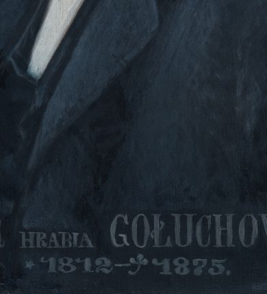 Zdjęcie nr 3: Obraz w kształcie stojącego prostokąta z przedstawieniem hrabiego Agenora Gołuchowskiego, ukazanego do pasa, zwróconego w trzech czwartych w prawo. Agenor ma pociąglą twarz o małych oczach, prostym nosie i wąskich ustach. Zarost tworzą siwe bokobrody i broda, mężczyzna łysieje i ma krótko przystrzyżone włosy. Jest ubrany w białą koszulę z czarna muchą, czarna kamizelke i taką samą marynarkę. Przy dolnej krawędzi obrazu napis „AGENOR HRABIA GOŁUCHOWSKI. / *1812 - +1875.”. 