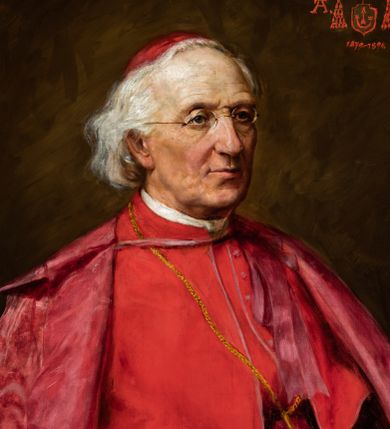 Zdjęcie nr 1: Obraz w kształcie stojącego prostokąta z postacią ujętego do kolan, siedzącego kardynała na nieokreślonym tle. Duchowny spogląda przed siebie, ma wysokie czoło, małe oczy, okulary, duzy nos i wąskie usta. Jest ubrany w czerwoną sutannę przewiązaną szerokim pasem i pelerynkę, na głowie ma piuskę, na szyi zawieszony krzyż pektoralny. W prawym górnym rogu herb duchownego otoczony inskrypcją „A(lbin) D(unajewski) / 1879-1894”. 