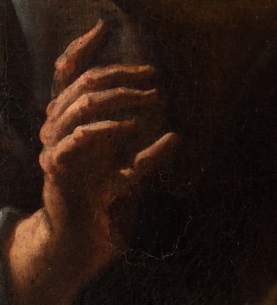 Zdjęcie nr 7: Obraz w kształcie ośmioboku z przedstawieniem sceny Adoracji Dzieciątka Jezus. W dole kompozycji w żłóbku leży Chrystus, nad którym stoi Maria, a za nimi św. Józef. Jezus leży nagi na białej tkaninie ułożonej na słomie, lewą rękę zbliża do twarzy, prawą trzyma przy boku, ma małą głowę, wokół niej świetlisty nimb. Spogląda na Marię, która również patrzy na niego, ręce składa do modlitwy, ma pociągłą, delikatną twarz o dużym nosie i małych ustach. Jest ubrana w czerwoną suknię z szarym wykończeniem na dekolcie i granatowy maforion. Święty Józef stoi w cieniu, patrzy na Dzieciątko, unosi prawą rękę, a w lewej trzyma kij. Ma podłużną twarz o ostrym nosie i małych ustach, łysinę i ciemny zarost. Ponad grupą otwiera się jaśniejące niebo i widać uskrzydlone główki aniołków. Z prawej strony kompozycji fragment kolumny.  