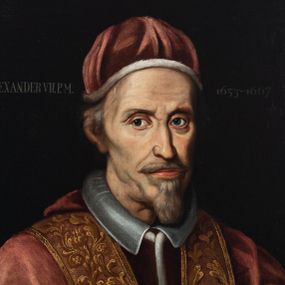 Zdjęcie nr 1: Obraz w kształcie stojącego prostokąta przedstawiający papieża Aleksandra VII ukazanego w półpostaci, zwróconego w trzech czwartych w lewo. Ma podłużną twarz o wyrazistych rysach, ciemne oczy, długi nos i wąskie usta otoczone przyciętymi, siwymi wąsami i wąską bródką; rzadkie, siwe włosy ma zaczesane do tyłu. Jest ubrany w czerwony, podbity futrem mucet, podobnego koloru stułę zdobioną złotym ornamentem oraz psujące do muncetu camauro na głowie. W górnej części obrazu napisy, po lewej „ALEXANDER VII. P(ONTIFEX) M(AXIMUS)”, po prawej: „1655-1667”.