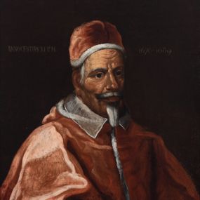 Zdjęcie nr 1: Obraz w kształcie stojącego prostokąta przedstawiający papieża Innocentego XI ukazanego w półpostaci, zwróconego w trzech czwartych w lewo. Ma podłużną twarz o wyrazistych rysach, ciemne oczy, prosty nos i pełne usta otoczone przyciętymi, siwiejącymi wąsami i wąską bródkę. Jest ubrany w czerwony, podbity futrem mucet oraz psujące do niego camauro na głowie. W górnej części obrazu napisy, po lewej: „INNOCENTIVS XI P(ONTIFEX) M(AXIMUS)”, po prawej: „1676-1689”.
