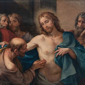 Zdjęcie nr 1: Obraz w formie leżącego prostokąta. Na pierwszym planie ukazany jest Chrystus ze św. Tomaszem, na drugim zaś dwie grupy apostołów. Jezus przedstawiony jest w centrum kompozycji, w półpostaci, frontalnie, z pochyloną głową skierowaną w prawo. Lewą ręką podtrzymuje na piersi płaszcz, prawą kładzie na ramieniu św. Tomasza. Twarz ma pociągłą, o półprzymkniętych oczach, prostym nosie i pełnych ustach, okoloną jasną, krótką brodą oraz jasnobrązowymi włosami, sięgającymi ramion. Wokół głowy ma nimb promienisty. Ubrany jest w białe perizonium, przewiązane przez biodra oraz jasnoniebieski płaszcz zarzucony na prawe ramię i plecy. Tors ma nagi, umięśniony, z raną w prawym boku. Po prawej stronie Chrystusa św. Tomasz ukazany w półpostaci, zwrócony profilem w lewo, przechylony na prawy bok, z prawą ręką wyciągniętą przed siebie, dotykającą rany Chrystusa. Ukazany jest jako starzec, okolony jasnobrązowymi brodą i włosami, z łysiną na głowie. Ubrany jest w jasnobrązową tunikę, odsłaniającą prawe ramię oraz żółty płaszcz zarzucony na lewe ramię. Na drugim planie, w lewej części obrazu grupa trzech apostołów, w tym św. Jana ukazanego jako młodzieńca, w zielonej tunice i czerwonym płaszczu oraz stojących za nim dwóch dojrzałych mężczyzn, okolonych krótkimi brodami i włosami. W prawej części obrazu grupa dwóch apostołów, ukazanych jako starców, okolonych siwymi brodami i włosami, jeden z łysiną na głowie. Scena ukazana we wnętrzu, z prześwitem w prawej części obrazu ukazującym różowo-żółte niebo. Obraz ujęty profilowaną, złoconą ramą.
