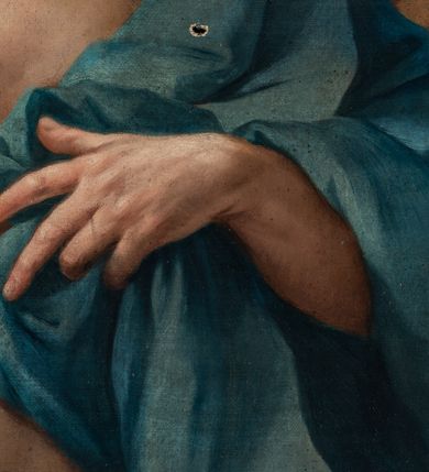 Zdjęcie nr 10: Obraz w formie leżącego prostokąta. Na pierwszym planie ukazany jest Chrystus ze św. Tomaszem, na drugim zaś dwie grupy apostołów. Jezus przedstawiony jest w centrum kompozycji, w półpostaci, frontalnie, z pochyloną głową skierowaną w prawo. Lewą ręką podtrzymuje na piersi płaszcz, prawą kładzie na ramieniu św. Tomasza. Twarz ma pociągłą, o półprzymkniętych oczach, prostym nosie i pełnych ustach, okoloną jasną, krótką brodą oraz jasnobrązowymi włosami, sięgającymi ramion. Wokół głowy ma nimb promienisty. Ubrany jest w białe perizonium, przewiązane przez biodra oraz jasnoniebieski płaszcz zarzucony na prawe ramię i plecy. Tors ma nagi, umięśniony, z raną w prawym boku. Po prawej stronie Chrystusa św. Tomasz ukazany w półpostaci, zwrócony profilem w lewo, przechylony na prawy bok, z prawą ręką wyciągniętą przed siebie, dotykającą rany Chrystusa. Ukazany jest jako starzec, okolony jasnobrązowymi brodą i włosami, z łysiną na głowie. Ubrany jest w jasnobrązową tunikę, odsłaniającą prawe ramię oraz żółty płaszcz zarzucony na lewe ramię. Na drugim planie, w lewej części obrazu grupa trzech apostołów, w tym św. Jana ukazanego jako młodzieńca, w zielonej tunice i czerwonym płaszczu oraz stojących za nim dwóch dojrzałych mężczyzn, okolonych krótkimi brodami i włosami. W prawej części obrazu grupa dwóch apostołów, ukazanych jako starców, okolonych siwymi brodami i włosami, jeden z łysiną na głowie. Scena ukazana we wnętrzu, z prześwitem w prawej części obrazu ukazującym różowo-żółte niebo. Obraz ujęty profilowaną, złoconą ramą.
