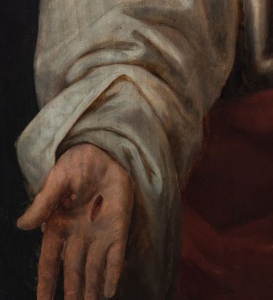 Zdjęcie nr 4: Obraz w formie stojącego prostokąta. W centrum Chrystus ukazany w półpostaci, frontalnie, lewą ręką odsłania pierś, prawą, opuszczoną, wyciąga do przodu ukazując ranę w dłoni. Twarz ma podłużną, o dużych, migdałowatych oczach, prostym, długim nosie i pełnych ustach, okoloną jasną, krotką brodą oraz jasnobrązowymi włosami, opadającymi na ramiona. Ubrany jest w luźną, białą tunikę odsłaniającą tors oraz czerwony płaszcz zawieszony diagonalnie przez lewe ramię. Na tle piersi ukazane gorejące serce w glorii promienistej. Chrystus ukazany na zielono-granatowym tle. W prawym dolnym rogu sygnatura: „J. Makarewicz / Lwów 89”. Dzieło ujęte szeroką, złoconą ramą dekorowaną motywem palmet. 