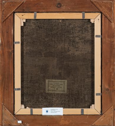 Zdjęcie nr 4: Obraz w kształcie stojącego prostokąta, w drewnianej profilowanej ramie. Ukazuje papieża do pasa, w trzech czwartych, zwróconego w lewo, z prawa ręka uniesioną w geście błogosławieństwa. Jego twarz jest podłużna, oczy migdałowate podkreślone czarnymi brwiami, nos prosty, usta zamknięte, zaczerwienione, na głowie camaro. Ubrany w białą albę lub komżę, futrzany czerwony mucet i szeroką, przewiązaną na piersi stułę. Na palcu widoczny jest pierścień z niebieskim kamieniem szlachetnym. W lewym górnym narożu napis: &quot;CLEMENS XIV. P[ONTIFEX] M[AXIMUS] / 1769-1774&quot;. Na odwrocie kartka z napisem &quot;Ze zbiorów księcia Kardynała Puzyny&quot;.
