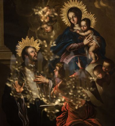 Zdjęcie nr 1: Na brązowym tle, z kolumną w lewej części kompozycji i lekko rozjaśnionymi obłokami, ukazany św. Jan Kanty klęczący przed siedzącą w chmurach Matką Boską z Dzieciątkiem i stojącym przed klęcznikiem aniołem. Święty spoczywa na klęczniku z otwartą księgą, ukazany jest w trzech czwartych, zwrócony w swoją lewą stronę, lewą ręką złożoną na piersi, a z prawą lekko uniesioną, z otwartą dłonią skierowaną w stronę Matki Boskiej. Jego twarz jest pociągła, oczy wydatne, uniesione w kierunku Marii. Jego nos jest długi, czoło wysokie, głowa okolona krótkimi, brązowymi włosami, a twarz krótką brodą z krótkimi wąsami. Wokół głowy aplikowana gloria z promieni o zróżnicowanej długości. Święty jest ubrany w długą uniwersytecką togę z białym plastronem. Maria ukazana frontalnie, w pozycji siedzącej, trzyma na kolanach stojące Dzieciątko. Jej twarz jest łagodna, oczy migdałowate, nos wydatny, usta drobne, włosy długie, brązowe, opadające na plecy. Ubrana w różową suknię i niebieski płaszcz okrywający ramiona i kolana. Jezus przedstawiony jest w trzech czwartych, niemal nagi, okryty z przodu i tyłu białą tkaniną, o twarzy okrągłej, z krótkimi włosami i pulchnej dziecięcej sylwecie. Nad głowami Marii i Jezusa utworzone ze złoconych promieni korony. Przed świętym stoi anioł, ukazany niemalże od tyłu, w pozycji stojącej, z lekko zgiętą lewą nogą. Ubrany jest w czerwoną, rozwianą, drobno marszczoną suknię, z głową zwróconą w kierunku świętego, z prawą ręką uniesioną, wskazuje palcem na Matkę Boską z Dzieciątkiem. Z obu stron Matki Boskiej uskrzydlone głowy aniołów wyłaniające się z obłoków. Obraz utrzymany w ciemnej tonacji kolorystycznej, z silnymi rozświetlonymi akcentami brązów, czerni, czerwieni i błękitów. Na odwrocie blachy wyryta inskrypcja: „Poninski 1778”. 