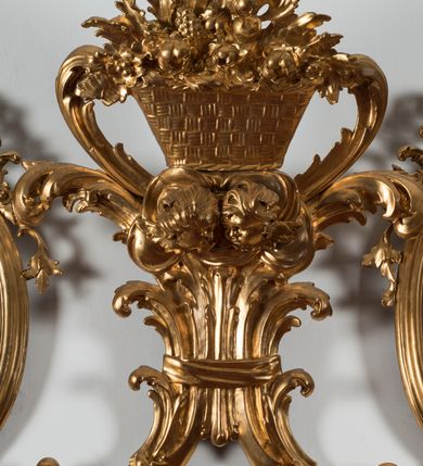 Zdjęcie nr 10: Obraz w kształcie stojącego owalu, w drewnianej, profilowanej ramie zwieńczonej motywem rocaille&#039;owym. Mężczyzna został ukazany do pasa, w trzech czwartych, zwrócony w lewo, ubrany w togę profesorską obszytą czerwonymi mankietami, z białymi befkami i załogą (pelerynką), księgą w lewej i biretem w prawej ręce. W prawej, górnej części obrazu inskrypcja „M(agister) MATHIAS FEDERowicz, / S(anctae) Th(eologiae) Pr(ofessor) Collegiataru[s] S(ancti) Floriani / Custos, S(anctae) Annae Custodiae Fu(n)dator / Prep(ositus) / Prossov(iensis) Obiit A(nno) D(omini) 1744. Aetatis 51.”