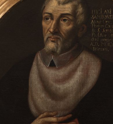 Zdjęcie nr 5: Obraz w kształcie stojącego owalu, w ramie profilowanej, zdobionej rocaille'em, złoconej. Na obrazie ukazany mężczyzna, ujęty do pasa, w trzech czwartych, zwrócony w prawo. Ubrany jest w uniwersytecką togę z białym kołnierzem i białymi rękawami, z załogą (pelerynką).  Prawą rękę trzyma na wysokości piersi, w lewej przytrzymuje księgę wspartą na stoliku. Jego twarz jest pociągła, nos długi i szeroki, oczy otwarte, zwrócone ku górze; wokół twarzy krótka, siwa broda, na głowie z niewielkimi zakolami zaczesane do tyłu siwe włosy. W prawej, górnej części obrazu napis „UIGILANTIUS / SAMBORITANUS in Accad(emia) Crac(oviensi) S(anctae) Th(eologiae) D(octor) S(ancti) Floriani Canon(icus) olim Fe/lix S(ancti) Stanislai Kostka / Professor, vita sanctitate ac / dono prophetiae. clarus. obiit / A(nno) D(omini) MDLXXII. Die XXVI / Februarii.”.
