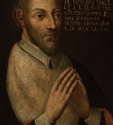 Zdjęcie nr 3: Obraz w kształcie owalu, w profilowanej ramie, zwieńczonej motywem rocaille’ów. Na obrazie mężczyzna ukazany do pasa, w trzech czwartych, zwrócony w lewo, w kierunku krucyfiksu ustawionego na stole z różańcem. Jest ubrany w togę z białym kołnierzem i białymi mankietami, z załogą (pelerynką), z rękami w geście modlitwy. Jego twarz jest pociągła, z długim nosem, krótkimi, jasnymi włosami i krótką brodą.  W prawej, górnej części obrazu napis „Vera Effigies Servi Dei / M(agistri) SIMONIS HALI/CY S(anctae) Th(eologiae) D(octoris) Coll(egii) Maj(oris) / s(ancti) Floriani Canonici, / mira abstinentia / sa(n)ctitate clarus, obiit / A(nno) D(omini) 1624. Idibus Junii.”.