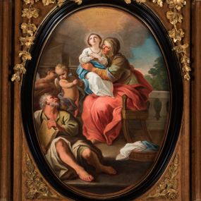 Zdjęcie nr 1: Kompozycja owalna w drewnianej, czarnej, profilowanej ramie, ukazuje siedzącą na krześle św. Annę z młodą Marią na jej kolanach i św. Joachima siedzącego u jej stóp z parą stojących za nim aniołów. Święta Anna ukazana jest w trzech czwartych, jej twarz jest wyrazista, oddana szkicowo, nos mały, usta uśmiechnięte, oczy zwrócone ku Marii. Ubrana jest w zielono-brązową suknię, czerwony płaszcz i brązową chustę zarzuconą na głowę. Maria przedstawiona jest frontalnie z rękami złożonymi na piersi, w białej sukni z brązową lamówka i niebieskim płaszczu okalającym biodra. Jej twarz jest okrągła, oczy uniesione ku górze, nos szeroki a usta wąskie; wokół głowy zarysowana jasna poświata z wieńcem z gwiazd. Święty Joachim został ukazany frontalnie, z głową odchyloną w kierunku św. Anny, ubrany w zieloną suknię i biały płaszcz; w ręku trzyma księgę w brązowej oprawie. Jego twarz ukazana wyraziście, z siwymi, skręconymi włosami i siwą, krótką, kręconą brodą. Za nim stoją dwa nagie putta, z tkaninami wokół bioder. W tle balustrada z lalkami, za którą widoczny krzew i lazurowe niebo oraz skłębione chmury, rozświetlone wokół hebrajskiej imienia Marii („מרים”).