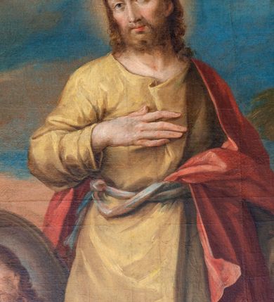 Zdjęcie nr 4: W centralnej części kompozycji ukazany w całej postaci św. Juda Tadeusz, w lekkim kontrapoście, w żółtej szacie i czerwonym płaszczu przepasanym sznurem. Jego prawa dłoń spoczywa na piersi, natomiast w lewej dzierży maczugę. Po lewej stronie obrazu klęczy anioł ubrany w brązową suknię i niebieski płaszcz, w dłoniach trzyma owalny medalion z podobizną Chrystusa (brata stryjecznego Judy Tadeusza) o twarzy podobnej do wizerunku świętego. Po prawej stronie kompozycji jest widoczny wysoki cokół z pozostałościami po dwóch kolumnach; przed cokołem znajdują się drewniane belki oraz kwitnące kwiaty, a za nim fragment palmy. Nad świętym, na tle niebieskiego nieba z różowymi obłokami unoszą się uskrzydlony aniołek z palmą męczeństwa i główki aniołków. 
