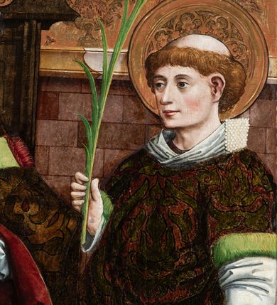 Zdjęcie nr 20: Nastawa ołtarzowa w formie tryptyku z ruchomymi skrzydłami. Na środku scena ze św. Stanisławem tronującym między św. Mikołajem i św. Wawrzyńcem. Na skrzydłach przedstawiono pary świętych: po lewej u góry św. Jana Chrzciciela i św. Andrzeja, na dole św. biskupa z księgą oraz św. biskupa z wrzecionem. Po prawej u góry św. Macieja i św. Jakuba, poniżej św. Michała Archanioła i św. Jerzego. Na zamkniętych skrzydłach również pary świętych: na lewym u góry św. Urban i św. Walenty, poniżej św. Klara i św. Otylia. Na prawym u góry św. helena i św. Zofia , na dole św. Apolonia i św. Afra. 