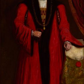 Zdjęcie nr 1: Obraz w kształcie stojącego prostokąta ukazujący Zygmunta Augusta w całej postaci, z trzymanymi w prawej ręce rękawiczkami i lewą opartą na liście położonym na okrytym tkaniną blacie. Król jest ubrany w ozdobną koszulę i długi czerwony płaszcz z ciemnym, futrzanym podbiciem wywiniętym w kołnierz; buty czarne. Stoi na posadzce w geometryczne wzory, na tle bordowej ściany i podpiętej kotary. Na odwrociu napisy: „Z zaszczytnego polecenia / J. Ośw. Xięcia Biskupa Dobr. / X. Jana z Kozielska Puzyny / JO. Xięcia Biskupa Krakowskiego / malowałem D. 1/4/1896/ Jan Bąkowski”, „Obraz ten konserwowano w Prac. Konserw. / w Muzeum Archidiecezjalnego w 2008 r / x. A nowobilski” oraz
„ZE ZBIORÓW / KSIĘDZA JANA Kniazia z Kozielska / PUZYNY / KSIĘCIA; BISKUPA KRAKOWSKIEGO. / No 44”.