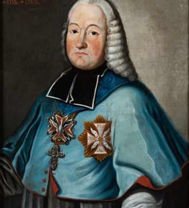 Zdjęcie nr 4: Portret biskupa ukazanego do pasa, w komży, niebieski mucet, na którym krzyż pektoralny, order Orła Białego z gwiazdą opatrzoną dewizą Pro Fide, Lege et Rege (Za wiarę, Prawo i Króla).  W lewym górnym narożu napis: „X. Kajetan Ignacy Sołtyk / Biskup krakowski. / *1715; +1788." Na odwrocie napis zdublowanego płótna napis czarną farbą: "Nicolaus Janowski Pinxit / Cracovia".  
