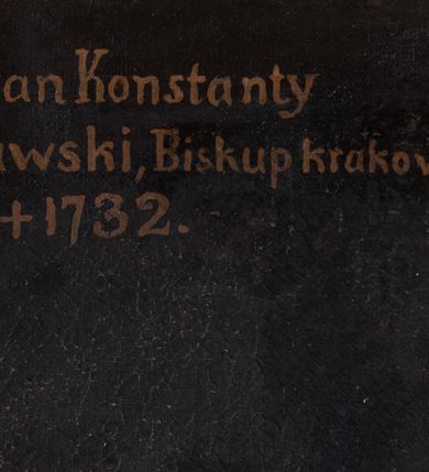 Zdjęcie nr 3: Portret biskupa Felicjana Szaniawskiego, ukazanego do pasa, w trzech czwartych, w komży i fioletowym mucecie, z krzyżem pektoralnym na piersi przytrzymywanym prawą dłonią, z piuską na głowie. W górnym lewym rogu napis: "X. Felicyan Konstanty / Szaniawski. Biskup krakowski. / *1668; +1732".