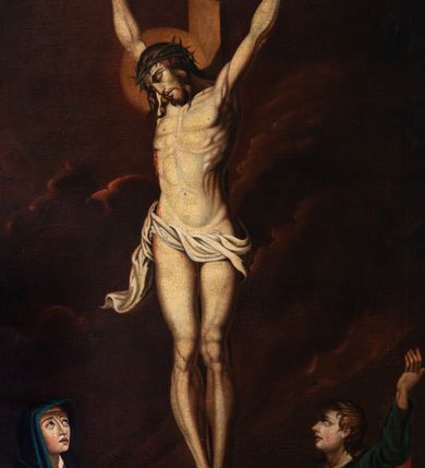 Zdjęcie nr 25: Obraz w kształcie stojącego prostokąta, przedstawia ukrzyżowanego Chrystusa z Matką Boską, św. Janem Ewangelistą i św. Marią Magdaleną. W centrum kompozycji jest ukazany Chrystus, przybity do krzyża trzema gwoździami. Ciało w dużym zwisie o wyraźnie podkreślonej muskulaturze, ręce ułożone na kształt litery „V”, głowa przechylona na prawe ramię i opadła w dół. Twarz szczupła z zamkniętymi oczami, prostym nosem, okolona średniej długości brodą. Włosy długie, opadające falami na plecy i piersi. Na głowie ma założoną zieloną koronę cierniową, a wokół bioder luźno przewiązane, białe perizonium z jednym końcem rozwianym wzdłuż prawego uda. Głowę otacza złoty i kolisty nimb, a nad nią zawieszony jest titulus w formie białej banderoli z napisem „IN/RI”. Na ciele ma zaznaczone ślady męki. Z lewej strony krzyża stoi Matka Boska, zwrócona trzy czwarte w lewo, ze splecionymi dłońmi na wysokości bioder, z głową uniesioną do góry. Twarz szczupła z delikatnie otwartymi ustami, prostym nosem i wzrokiem skierowanym na Chrystusa, po policzkach Marii spływają łzy. Ubrana jest w jasnobrązową, długą suknię oraz ciemnoniebieski płaszcz założony na głowę, na stopach ma sandały. Po prawej stoi św. Jan zwrócony trzy czwarte w prawo, z lewą ręką uniesioną wysoko do góry, prawą ma opuszczoną w dół. Twarz owalna, ukazana z lewego profilu, z dużymi ustami, długim nosem, wzrokiem skierowanym na Chrystusa; po policzkach spływają mu łzy. Święty ma jasnobrązowe włosy, średniej długości, opadające na plecy. Ubrany jest w beżową koszulę, zieloną suknię, przewiązaną czerwonym paskiem i czerwony płaszcz zawiązany z przodu. Po lewej, u stóp krzyża klęczy św. Maria Magdalena zwrócona trzy czwarte w lewo z prawą dłonią opuszczoną w dół, a lewą przyciska do piersi. Twarz owalna z wyraźnie zaznaczonym podbródkiem, dużymi ustami i prostym nosem. Ma długie włosy, opadające na plecy i z lewej strony na piersi. Ubrana jest w szarą suknię oraz żółty płaszcz. W tle widoczne jest ciemne, pochmurne niebo. W prawym dolnym narożu znajduje się napis „Pamiątka Braci Kawalerów / Zfondowana w r(oku) 1867. / malował Szczepan Sitarski”, a na odwrociu „RENOVATUM A(NNO) D(OMINI) 1989 / Z FUNDACJI KS(IĘDZA) PRAŁATA / BRONISŁAWA FIDELUSA / KANCLERZA KURII / RODEM Z ZEMBRZYC” oraz „1867”. Obraz ujęty jest drewnianą, profilowaną ramą.