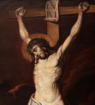 Zdjęcie nr 4: Obraz w kształcie stojącego prostokąta, przedstawia ukrzyżowanego Chrystusa z Matką Boską, św. Janem Ewangelistą i św. Marią Magdaleną. W centrum kompozycji jest ukazany Chrystus, przybity do krzyża trzema gwoździami. Ciało w dużym zwisie o wyraźnie podkreślonej muskulaturze, ręce ułożone na kształt litery „V”, głowa przechylona na prawe ramię i opadła w dół. Twarz szczupła z zamkniętymi oczami, prostym nosem, okolona średniej długości brodą. Włosy długie, opadające falami na plecy i piersi. Na głowie ma założoną zieloną koronę cierniową, a wokół bioder luźno przewiązane, białe perizonium z jednym końcem rozwianym wzdłuż prawego uda. Głowę otacza złoty i kolisty nimb, a nad nią zawieszony jest titulus w formie białej banderoli z napisem „IN/RI”. Na ciele ma zaznaczone ślady męki. Z lewej strony krzyża stoi Matka Boska, zwrócona trzy czwarte w lewo, ze splecionymi dłońmi na wysokości bioder, z głową uniesioną do góry. Twarz szczupła z delikatnie otwartymi ustami, prostym nosem i wzrokiem skierowanym na Chrystusa, po policzkach Marii spływają łzy. Ubrana jest w jasnobrązową, długą suknię oraz ciemnoniebieski płaszcz założony na głowę, na stopach ma sandały. Po prawej stoi św. Jan zwrócony trzy czwarte w prawo, z lewą ręką uniesioną wysoko do góry, prawą ma opuszczoną w dół. Twarz owalna, ukazana z lewego profilu, z dużymi ustami, długim nosem, wzrokiem skierowanym na Chrystusa; po policzkach spływają mu łzy. Święty ma jasnobrązowe włosy, średniej długości, opadające na plecy. Ubrany jest w beżową koszulę, zieloną suknię, przewiązaną czerwonym paskiem i czerwony płaszcz zawiązany z przodu. Po lewej, u stóp krzyża klęczy św. Maria Magdalena zwrócona trzy czwarte w lewo z prawą dłonią opuszczoną w dół, a lewą przyciska do piersi. Twarz owalna z wyraźnie zaznaczonym podbródkiem, dużymi ustami i prostym nosem. Ma długie włosy, opadające na plecy i z lewej strony na piersi. Ubrana jest w szarą suknię oraz żółty płaszcz. W tle widoczne jest ciemne, pochmurne niebo. W prawym dolnym narożu znajduje się napis „Pamiątka Braci Kawalerów / Zfondowana w r(oku) 1867. / malował Szczepan Sitarski”, a na odwrociu „RENOVATUM A(NNO) D(OMINI) 1989 / Z FUNDACJI KS(IĘDZA) PRAŁATA / BRONISŁAWA FIDELUSA / KANCLERZA KURII / RODEM Z ZEMBRZYC” oraz „1867”. Obraz ujęty jest drewnianą, profilowaną ramą.