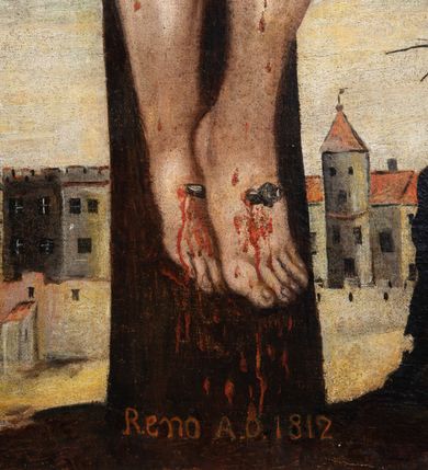 Zdjęcie nr 13: Obraz w kształcie stojącego prostokąta, przedstawiający ukrzyżowanego Chrystusa. W centrum kompozycji jest ukazany Zbawiciel, przybity do krzyża trzema gwoździami. Ciało w dużym zwisie o wyraźnie podkreślonej muskulaturze, esowato wygięte, ręce ułożone na kształt litery „V”, głowa przechylona delikatnie na prawe ramię. Twarz podłużna z  długim nosem, delikatnie rozchylonymi ustami, okolona średniej długości brodą. Włosy długie, opadające falami na piersi. Na głowie ma założoną koronę cierniową, a wokół niej biały nimb. Biodra opasa luźno przewiązane, białe perizonium z jednym końcem rozwianym wzdłuż lewego uda. Nad głową zawieszony jest titulus w formie białej banderoli z napisem w języku hebrajskim, greckim i łacińskim „IESVS NASA/RENVS REX / IVDAEORVM”. Chrystus ma zaznaczone na ciele liczne ślady męki i spływające obficie strużki krwi. U dołu obrazu widoczny jest pejzaż miejski, a po prawej stronie wysokie wzniesienie z przekrzywionym, niewielkim drzewem. Tło obrazu jest ciemne i pochmurne z księżycem po lewej stronie i słońcem po prawej, wyłaniającymi się z ciemnych obłoków. Na dole krzyża umieszczony jest napis: „Reno[vatum] A(nno) D(omini) 1812”, a na odwrociu „RENOVATUM / A(NNO) D(OMINI) 1989 / Z FUNDACJI KS(IĘDZA) PRAŁATA / BRONISŁAWA FIDELUSA / KANCLERZA KURII / RODEM Z ZEMBRZYC”. Obraz ujęty jest w drewnianą, profilowaną i złoconą ramę.

