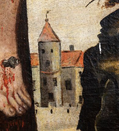 Zdjęcie nr 16: Obraz w kształcie stojącego prostokąta, przedstawiający ukrzyżowanego Chrystusa. W centrum kompozycji jest ukazany Zbawiciel, przybity do krzyża trzema gwoździami. Ciało w dużym zwisie o wyraźnie podkreślonej muskulaturze, esowato wygięte, ręce ułożone na kształt litery „V”, głowa przechylona delikatnie na prawe ramię. Twarz podłużna z  długim nosem, delikatnie rozchylonymi ustami, okolona średniej długości brodą. Włosy długie, opadające falami na piersi. Na głowie ma założoną koronę cierniową, a wokół niej biały nimb. Biodra opasa luźno przewiązane, białe perizonium z jednym końcem rozwianym wzdłuż lewego uda. Nad głową zawieszony jest titulus w formie białej banderoli z napisem w języku hebrajskim, greckim i łacińskim „IESVS NASA/RENVS REX / IVDAEORVM”. Chrystus ma zaznaczone na ciele liczne ślady męki i spływające obficie strużki krwi. U dołu obrazu widoczny jest pejzaż miejski, a po prawej stronie wysokie wzniesienie z przekrzywionym, niewielkim drzewem. Tło obrazu jest ciemne i pochmurne z księżycem po lewej stronie i słońcem po prawej, wyłaniającymi się z ciemnych obłoków. Na dole krzyża umieszczony jest napis: „Reno[vatum] A(nno) D(omini) 1812”, a na odwrociu „RENOVATUM / A(NNO) D(OMINI) 1989 / Z FUNDACJI KS(IĘDZA) PRAŁATA / BRONISŁAWA FIDELUSA / KANCLERZA KURII / RODEM Z ZEMBRZYC”. Obraz ujęty jest w drewnianą, profilowaną i złoconą ramę.


