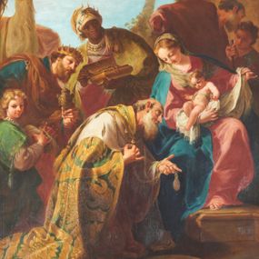 Zdjęcie nr 1: Obraz w formie stojącego prostokąta ze sceną Pokłonu Trzech Króli. Z prawej strony kompozycji siedzi Maria prezentująca Dzieciątko klęczącemu przed nią królowi. Ma trójkątną twarz, niewielkie oczy i usta, spod welonu widać jasnobrązowe, zaczesane na boki włosy. Jest ubrana w czerwoną suknię i niebieski płaszcz. Na głowie ma założony jasnobrązowy welon. Dzieciątko ukazane jest w pozycji półleżącej na białej chuście, którą Maria podtrzymuje lewą ręką wysublimowanym gestem. Przed nimi klęczy zwrócony w lewo i pochylony w dół król. Ma twarz o rysach starszego człowieka, okoloną długą i siwą brodą z długim nosem. Ubrany jest w czerwoną suknię i zielony płaszcz z gronostajową pelerynką, bogato dekorowany złotymi owocami granatu i bordiurą. Na szyi ma złoty łańcuch, który ukazuje Dzieciątku. Za nim klęczy chłopiec, zwrócony w lewo, z głową skierowaną na wprost, który w dłoniach trzyma królewską koronę, ułożoną na poduszce. Ubrany jest w koszulę z długimi rękawami oraz zieloną tunikę, zdobioną na rękawach frędzlami i chwostem. Powyżej nich stoją dwaj kolejni królowie. Obaj w pochylonych pozach. Król po lewej stronie trzyma w dłoni kadzielnicę, ubrany jest w niebieską suknię i złoty płaszcz. Trzeci król w dłoniach trzyma złotą, otwartą szkatułkę z kosztownościami. Ubrany jest w różową suknię i jasnozielony płaszcz. Na głowie ma założony złoty turban. Za nimi widać dwa wielbłądy. Po prawej stronie kompozycji stoi św. Józef, który odwraca się i szepcze do chłopca stojącego z tyłu. Powyżej kolumna i dwie uskrzydlone główki aniołków. W oddali błękitne niebo. Rama drewniana, profilowana, zdobiona dekoracją roślinną, polichromowana na czarno.


