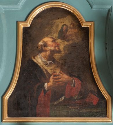 Zdjęcie nr 10: Ołtarz architektoniczny, jednokondygnacyjny, jednoosiowy, ze zwieńczeniem. Ołtarz sarkofagowy, z drewnianą mensą. Retabulum osadzone na wysokim, zdwojonym cokole o skośnie zryzalitowanych bokach. Część środkową ujmują zwielokrotnione pilastry oraz para kolumn. Podpory wspierają wyłamujące się ponad nimi belkowanie przerwane w partii architrawu i fryzu. Zwieńczenie ujęte parą spływów wolutowych, zamknięte fragmentem gzymsu w kształcie półkolistego łuku nadwieszonego, po bokach flankowane przerwanym, wolutowym przyczółkiem. Pola cokołów retabulum wypełnione stylizowaną ornamentyką roślinną, pośrodku płaskorzeźbiona scena Zwiastowania ujęta wąską, złoconą ramką. Kapitele kolumn i pilastrów zdobione motywami rozetek. Pośrodku belkowania kartusz o fantazyjnym wykroju. Szczyt zwieńczenia w formie promienistej glorii z ujętym wieńcem obłoków trójkątem w monogramem maryjnym. Na przerwanym przyczółku para aniołków. Pole części środkowej w kształcie stojącego prostokąta zamkniętego półkolistym łukiem nadwieszonym. W środku przedstawienie św. Antoniego Padewskiego, na zasuwie św. Józef. W polu zwieńczenia obraz w kształcie trapezu o wklęsłych ramionach i ściętych dolnych narożach, zamkniętego półkolistym łukiem nadwieszonym, ujęty profilowaną, złoconą ramą, z wizerunkiem św. Jana Kantego. Po bokach retabulum, na przymocowanych do ścian kościoła konsolach para rzeźb, po prawej stronie św. Jan Nepomucen, po lewej św. Stanisław Kostka. 
Struktura retabulum w kolorze niebiskim, płycina antepedium w  odcieniu łososiowym, detal architektoniczny i ornamentyka złocone i srebrzone.   
