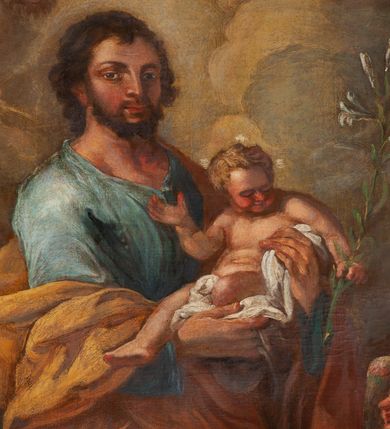 Zdjęcie nr 3: Ołtarz architektoniczny, jednokondygnacyjny, jednoosiowy, ze zwieńczeniem. Ołtarz sarkofagowy, z drewnianą mensą. Retabulum osadzone na wysokim, zdwojonym cokole o skośnie zryzalitowanych bokach. Część środkową ujmują zwielokrotnione pilastry oraz para kolumn. Podpory wspierają wyłamujące się ponad nimi belkowanie przerwane w partii architrawu i fryzu. Zwieńczenie ujęte parą spływów wolutowych, zamknięte fragmentem gzymsu w kształcie półkolistego łuku nadwieszonego, po bokach flankowane przerwanym, wolutowym przyczółkiem. Pola cokołów retabulum wypełnione stylizowaną ornamentyką roślinną, pośrodku płaskorzeźbiona scena Zwiastowania ujęta wąską, złoconą ramką. Kapitele kolumn i pilastrów zdobione motywami rozetek. Pośrodku belkowania kartusz o fantazyjnym wykroju. Szczyt zwieńczenia w formie promienistej glorii z ujętym wieńcem obłoków trójkątem w monogramem maryjnym. Na przerwanym przyczółku para aniołków. Pole części środkowej w kształcie stojącego prostokąta zamkniętego półkolistym łukiem nadwieszonym. W środku przedstawienie św. Antoniego Padewskiego, na zasuwie św. Józef. W polu zwieńczenia obraz w kształcie trapezu o wklęsłych ramionach i ściętych dolnych narożach, zamkniętego półkolistym łukiem nadwieszonym, ujęty profilowaną, złoconą ramą, z wizerunkiem św. Jana Kantego. Po bokach retabulum, na przymocowanych do ścian kościoła konsolach para rzeźb, po prawej stronie św. Jan Nepomucen, po lewej św. Stanisław Kostka. 
Struktura retabulum w kolorze niebiskim, płycina antepedium w  odcieniu łososiowym, detal architektoniczny i ornamentyka złocone i srebrzone.   
