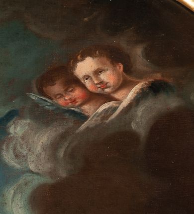 Zdjęcie nr 9: Ołtarz architektoniczny, jednokondygnacyjny, jednoosiowy, ze zwieńczeniem. Ołtarz sarkofagowy, z drewnianą mensą. Retabulum osadzone na wysokim, zdwojonym cokole o skośnie zryzalitowanych bokach. Część środkową ujmują zwielokrotnione pilastry oraz para kolumn. Podpory wspierają wyłamujące się ponad nimi belkowanie przerwane w partii architrawu i fryzu. Zwieńczenie ujęte parą spływów wolutowych, zamknięte fragmentem gzymsu w kształcie półkolistego łuku nadwieszonego, po bokach flankowane przerwanym, wolutowym przyczółkiem. Pola cokołów retabulum wypełnione stylizowaną ornamentyką roślinną, pośrodku płaskorzeźbiona scena Zwiastowania ujęta wąską, złoconą ramką. Kapitele kolumn i pilastrów zdobione motywami rozetek. Pośrodku belkowania kartusz o fantazyjnym wykroju. Szczyt zwieńczenia w formie promienistej glorii z ujętym wieńcem obłoków trójkątem w monogramem maryjnym. Na przerwanym przyczółku para aniołków. Pole części środkowej w kształcie stojącego prostokąta zamkniętego półkolistym łukiem nadwieszonym. W środku przedstawienie św. Antoniego Padewskiego, na zasuwie św. Józef. W polu zwieńczenia obraz w kształcie trapezu o wklęsłych ramionach i ściętych dolnych narożach, zamkniętego półkolistym łukiem nadwieszonym, ujęty profilowaną, złoconą ramą, z wizerunkiem św. Jana Kantego. Po bokach retabulum, na przymocowanych do ścian kościoła konsolach para rzeźb, po prawej stronie św. Jan Nepomucen, po lewej św. Stanisław Kostka. 
Struktura retabulum w kolorze niebiskim, płycina antepedium w  odcieniu łososiowym, detal architektoniczny i ornamentyka złocone i srebrzone.   
