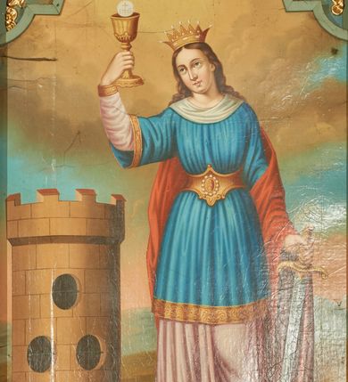 Zdjęcie nr 1: Obraz w kształcie stojącego prostokąta, zamkniętego łukiem wklęsło-wypukłym z uskokami z przedstawieniem św. Barbary. W centrum kompozycji, nieznacznie po prawej stronie obrazu stoi św. Barbara z głową zwróconą w swoją prawą stronę, z prawą ręką wzniesioną ku górze z kielichem z hostią w dłoni i z mieczem w lewej ręce, opuszczonej wzdłuż boku. Święta ubrana jest w różową suknię z długimi rękawami, niebieską tunikę przepasaną w talii szerokim i złotym pasem oraz czerwony płaszcz zarzucony na plecy i lewe przedramię. Twarz podłużna z długim i wąskim nosem, małymi ustami i dużymi oczami. Włosy długie, kręcone, opadające na plecy. Na głowie ma założoną złotą koronę w typie otwartym. Po lewej stronie obrazu ukazana jest wysoka wieża, sięgająca wysokością do pasa świętej, z trzema okrągłymi okienkami po środku, zakończona blankami. Na horyzoncie widoczny pejzaż górski. Tło różowo-błękitne z szarymi chmurami w górnej strefie. Kompozycja zamknięta, statyczna. Kolorystyka stonowana; draperia szat bogata, pionowa. Rama drewniana, profilowana i złocona.