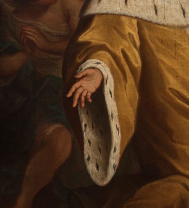 Zdjęcie nr 11: Obraz w kształcie stojącego prostokąta, w drewnianej, profilowanej, złoconej ramie ozdobionej motywami liści i kwiatów. Na obrazie przedstawiony klęczący św. Kazimierz, któremu ukazuje się siedząca na chmurach Matka Boska z Dzieciątkiem w otoczeniu aniołów. Święty ujęty w trzech czwartych, z rękami opuszczonymi w dół i rozłożonymi na boki, z głową niemalże z profilu zwróconą w górę, w kierunku Matki Boskiej. Jego twarz oddającą rysy młodego mężczyzny, wyróżniają wydatny nos, szeroko otwarte oczy i pełne, lekko rozwarte usta. Brązowe włosy, odsłaniające ucho, są lekko skręcone i sięgają ramion; wokół głowy zaznaczony rozświetlony nimb. Ubrany jest w długi,  jasnobrązowy płaszcz z gronostajowym, długim kołnierzem, gronostajowymi mankietami i brzegami. Maria przedstawiona jest w trzech czwartych, zwrócona w kierunku św. Kazimierza, o twarzy owalnej, miękko modelowanych rysach, z długim nosem i drobnymi, pełnymi ustami, z brązowymi włosami przykrytymi brązowym welonem. Jest ubrana w brązową koszulę z wąskimi rękawami, czerwoną suknię i niebieski płaszcz przerzucony na lewym ramieniu i prawej nodze. Trzymany przez nią Jezus stoi i został ukazany w trzech czwartych, z białą pieluchą wokół bioder. Zwraca się w kierunku świętego, unosząc prawą rączkę w geście błogosławieństwa, a lewą trzymając na ręce obejmującej go matki. Z chmur wyłaniają się uskrzydlone główki aniołków, o podobnych pełnych twarzach, różowych policzkach i drobnych ustach. W prawym, dolnym rogu kompozycji przed stolikiem nakrytym zielonym, długim obrusem z książęcą tiarą ukazane dwa nagie putta. Putto siedzące trzyma rozłożoną księgę z cytatem „Omni Die dic MARIAE mea laudes anima [E]ius festa [Eiu]s gesta [col]e devotissima”, na który wskazuje palcem drugi, stojący anioł, z zarzuconą zieloną szarfą, trzymający w ręku lilię. Za św. Kazimierzem, na tle kolumny przesłoniętej od góry czerwoną kotarą, stoi uskrzydlony anioł, z głową i lekko ugiętą prawą nogą zwróconą w lewo, a ciałem i złożonymi w geście modlitwy rękami w swoją prawą stronę. Anioł jest ubrany w białą suknię i turkusowy płaszcz. Drugi z aniołów wyłania się z chmur i zwraca w kierunku Marii, ukazany jest do pasa, w trzech czwartych, z rękami złożonymi na piersi, ubrany w białą suknię i zielony płaszcz. W tle kompozycji skłębione chmury rozświetlone słońcem.          