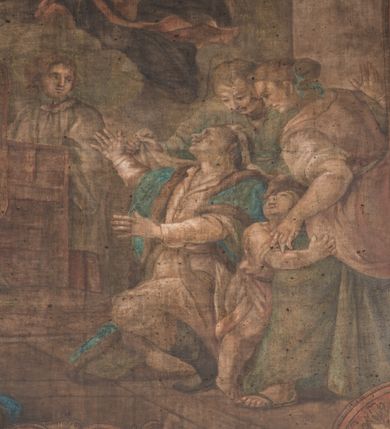 Zdjęcie nr 10: Obraz w fantazyjnej ramie ujętej szeroką, malowaną bordiurą, z girlandami z kwiatów podwieszonymi pod górną krawędzią z główką aniołka. Ukazuje scenę uzdrowienia chorego na owrzodzenie gardła Wojciecha Olesowicza. Chory klęczy w otoczeniu członków rodziny przed kapłanem odprawiającym mszę przy ołtarzu. Nad nimi unosi się w chmurach św. Jan Kanty w stroju profesorskim. U dołu kartusz z napisem "COLLVM A MALIGNO VLCERE / DEPASTVM ITA VT CIBVS ERVMPERET / EXTEMPLO SANATVR".