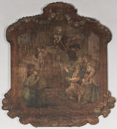 Zdjęcie nr 2: Obraz w fantazyjnej ramie ujętej szeroką, malowaną bordiurą, z girlandami z kwiatów podwieszonymi pod górną krawędzią z główką aniołka. Ukazuje scenę uzdrowienia chorego na owrzodzenie gardła Wojciecha Olesowicza. Chory klęczy w otoczeniu członków rodziny przed kapłanem odprawiającym mszę przy ołtarzu. Nad nimi unosi się w chmurach św. Jan Kanty w stroju profesorskim. U dołu kartusz z napisem "COLLVM A MALIGNO VLCERE / DEPASTVM ITA VT CIBVS ERVMPERET / EXTEMPLO SANATVR".