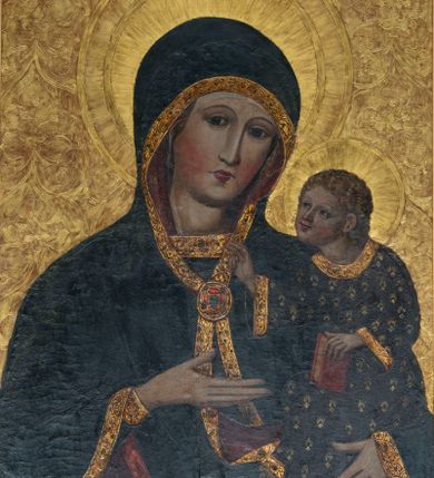 Zdjęcie nr 1: Obraz w kształcie stojącego prostokąta, z przedstawieniem Matki Boskiej z Dzieciątkiem w typie Hodegetrii Krakowskiej. Maria przedstawiona w półpostaci, z głową przechyloną na lewo. Lewą ręką obejmuje Dzieciątko, dłonią prawej ręki wskazuje na Syna. Twarz owalna o jasnej karnacji z policzkami podkreślonymi różem, o regularnych łukach brwiowych, długim wąskim nosie, drobnych czerwonych ustach. Dłonie wysmukłe o długich palcach. Ubrana ciemnoniebieską suknię z wąskimi rękawami, ozdobioną pod szyją i końcach rękawów złotą bordiurą. Cała postać okryta maforionum w takim samym kolorze co suknia, z czerwoną podszewką, ozdobionym złotą bordiurą i spiętym na piersiach owalną kameryzowaną broszą. Spod maforionu widoczna biała chusta na głowie. Dzieciątko, ujęte w trzech czwartych, zwrócone w prawo, w kierunku Matki, Siedzi na jej lewym przedramieniu, z głową pochyloną do przodu. Głowa kulista, z jasnymi kędzierzawymi włosami ułożonymi w loki i wydatną małżowiną lewego ucha; twarz o jasnej karnacji z zaróżowionymi policzkami. Prawą dłonią błogosławi, lewą podtrzymuje kodeks w czerwonej oprawie oparty na lewym kolanie. Ubrane w długą i szeroką granatową sukienkę, ozdobioną drobnym wzorem patronowym malowanym złotem w proszku. Spod sukienki widać bose stopy.  Wokół głów nimby promieniste. Tło (wtórne) złocone na bolusie, zdobione motywami roślinnymi.   