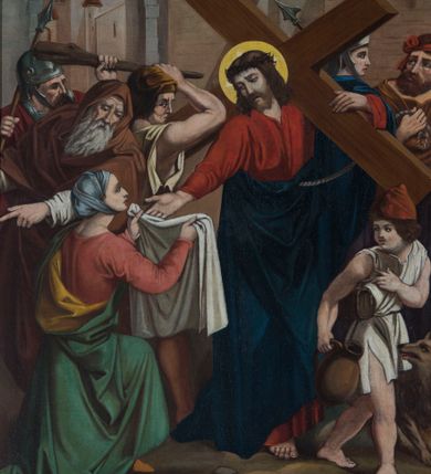 Zdjęcie nr 14: Czternaście obrazów ukazujących mękę i śmierć Chrystusa w drewnianych, złoconych ramach w kształcie stojącego prostokąta z półkolistym zwieńczeniem o krawędziach zdobionych liśćmi i wolutami, z banderolą z napisem "STACYA" i kolejnym numerem, zwieńczonego krzyżem.  Obrazy tworzą jednorodną grupę ukazującą kolejne etapy męki Chrystusa, w naturalistycznym otoczeniu wnętrz lub krajobrazu. Jezus jest ubrany w czerwoną suknię i niebieski płaszcz, ma bladą twarz i brązowe, opadające na ramiona włosy. Pozostałe postacie są modelowane naturalistycznie, z wyraźną gestykulacją wyrażającą uczucia i ubrane w różnobarwne stroje.  