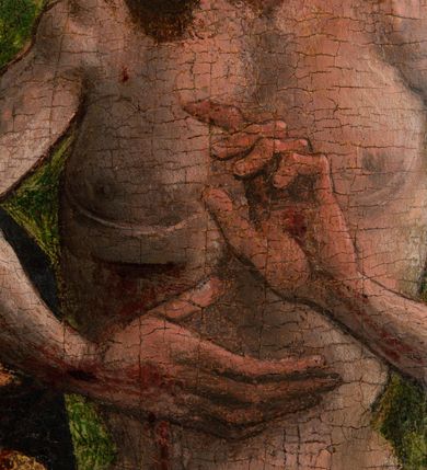 Zdjęcie nr 8: Obraz w kształcie stojącego prostokąta w złoconej ramie o profilowanych krawędziach, z dekoracją roślinną. Na obrazie przedstawiono Chrystusa w grobie i stojącą za grobem Matkę Boską. Chrystus ukazany do pasa, frontalnie, z perizonium na biodrach, opadającym na ściankę grobu. Ma lekko przegiętą w prawo głowę i spogląda na Marię. Jego twarz jest pociągła, nos długi, oczy otwarte, usta wąskie. Na głowie ma długie włosy opadające na ramiona i zieloną koronę cierniową. Twarz okala krótka, brązowa broda. Wokół głowy aureola z promieni obwiedziona nimbem. Jego ręce są ułożone na wysokości klatki piersiowej, wskazują na ranę w boku, z którego tryska krew do położonego na grobie kielicha. Matka Boska ukazana w trzech czwartych, zwrócona w kierunku Jezusa, z rękami złożonymi do modlitwy. Jest ubrana w czerwoną suknię i czarny płaszcz oraz białą podwikę – chustę okalającą głowę i szyję. Jej twarz o ostrych krawędziach wyróżnia długi nos, szeroko otwarte oczy i wąskie, pełne usta. Grób Chrystusa ukazany od góry, w skrócie perspektywicznym, z przednią ścianką ozdobioną ślepymi maswerkami. Tło podzielone na dwie strefy: dolną, z zieloną tkaniną i górną, złoconą, z tłoczonymi gałązkami z liśćmi i kwiatami.   