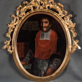 Zdjęcie nr 1: Obraz w kształcie stojącego owalu, w profilowanej, złoconej ramie, zwieńczonej od jej połowy ażurowym ornamentem roccaille'owym. Na obrazie przedstawiony ksiądz Sebastian Piskorski, ujęty do kolan, w trzech czwartych, zwrócony w prawo, z prawą ręką spoczywającą na stoliku, w lewej trzyma chustę. Jest ubrany w białą komżę i czarny mucet obszyty czerwoną parurą, na który narzucona jest czerwona załoga (pelerynka) z białym kołnierzem. Jego twarz jest pociągła, nos długi, oczy otwarte, zwrócone wprost na widza, twarz okolona krótką brodą, włosy krótkie, nakryte czarną piuską. W lewej części obrazu napis „M(AGISTER) SEBASTANIUS / PISKORSKI U(TRIUSQUE) I(URIS) D(OCTOR) / Canonicus Cath(edralis) Crac(oviensis) sancti/monia vita; in directione Fa/bricae istius Ecclesiae S(antae) Annae / admiranda Provide(n)tia aliisq(ue) do/nis animi large a DEO cumulatus.” .